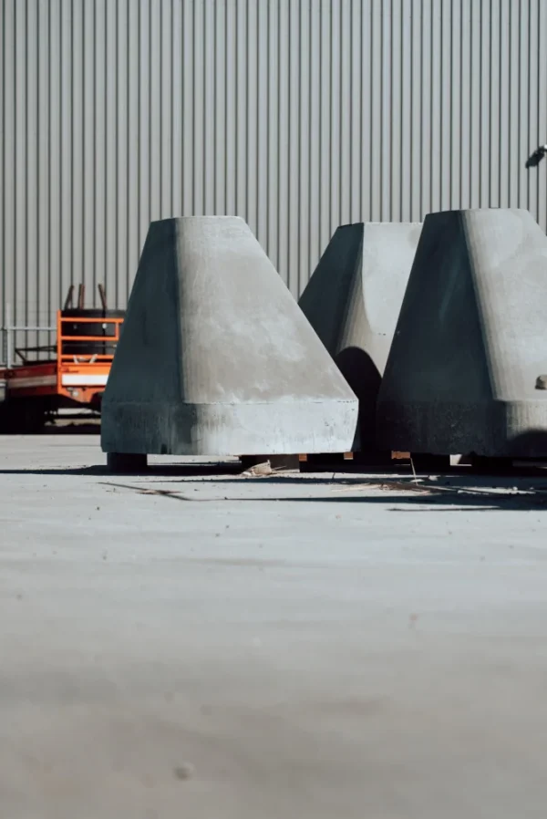 Roos Groep - Prefab beton - Aanrijdbeveiliging 1600 x 1000 x 1300