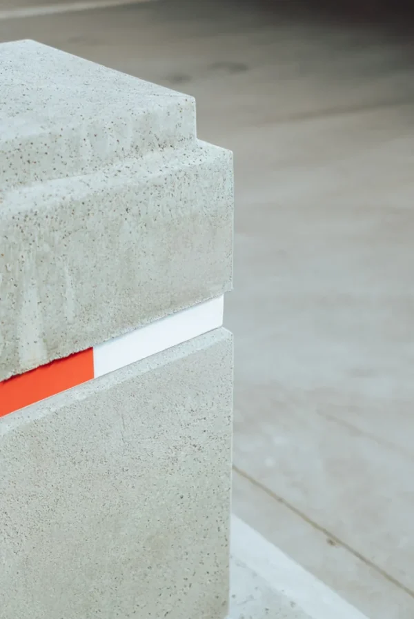 Roos Groep - Prefab beton - Beschermelement type Hoogeveen grijsbeton 40x40x100