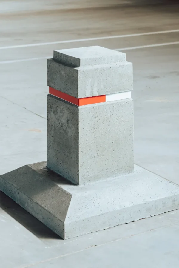 Roos Groep - Prefab beton - Beschermelement type Hoogeveen grijsbeton 40x40x100