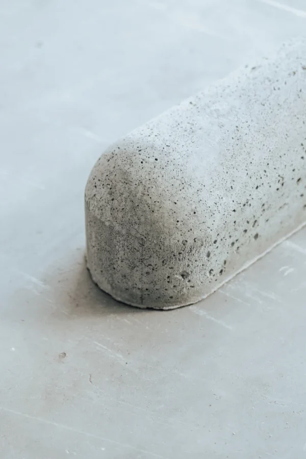 Roos Groep - Prefab beton - Parkeerband met 2 ronde zijden 90 x 15 x 15