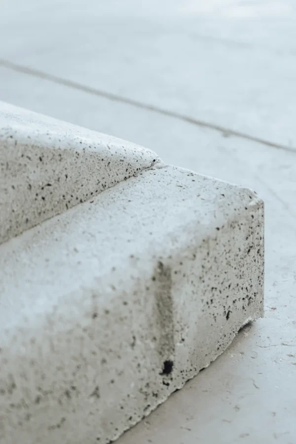 Roos Groep - Prefab beton - Schampblok 60x50x40