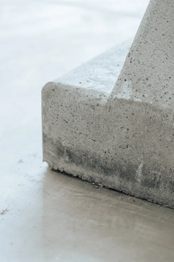Roos Groep - Prefab beton - Schampblok 60x50x40